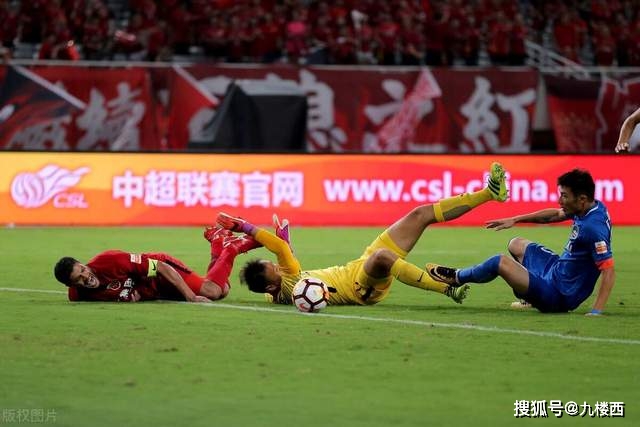 莱万美职联首秀数据：1次射门1次成功过人预期进球0.09，评分6.5